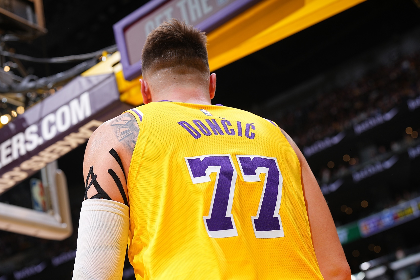 里程碑夜达拉斯独行侠再遭质疑，意甲冲刺阶段刷纪录，信心回归，更衣室氛围转暖的简单介绍