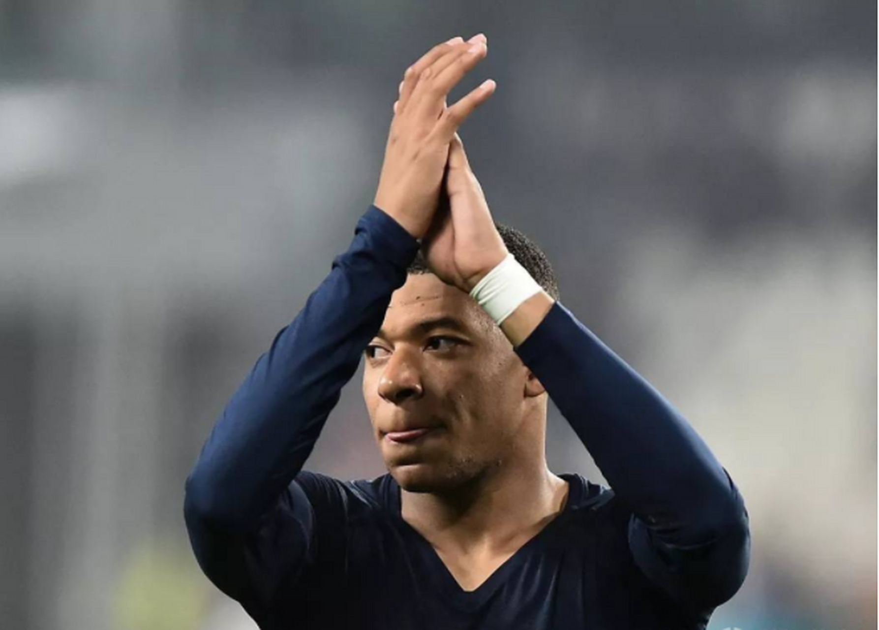 包含巴黎圣日耳曼今晨临场应变，志在CBA季后赛名次提升，赛场秩序良好，轮换策略成焦点的词条